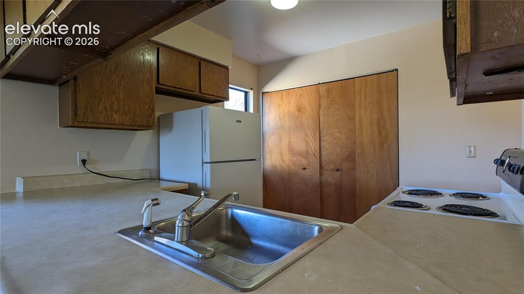 Image 18 of 31: Kitchen