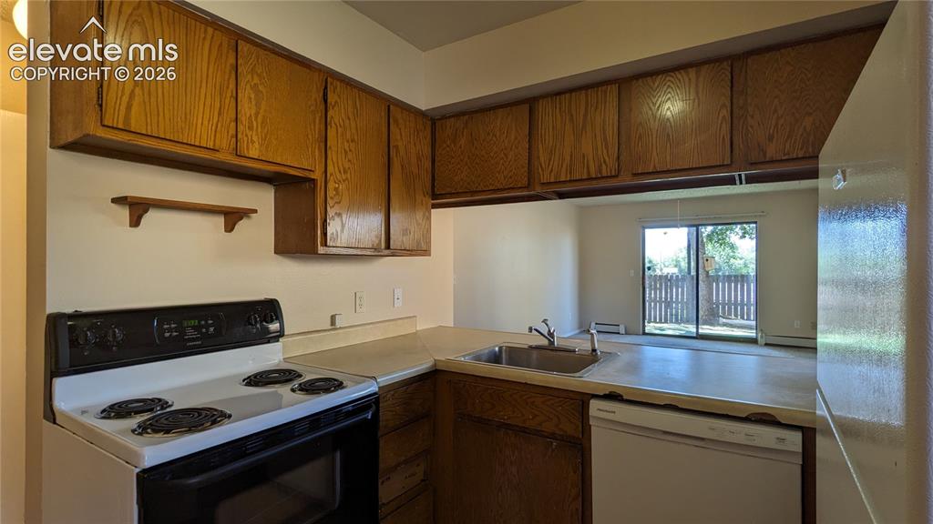 Image 19 of 31: Kitchen