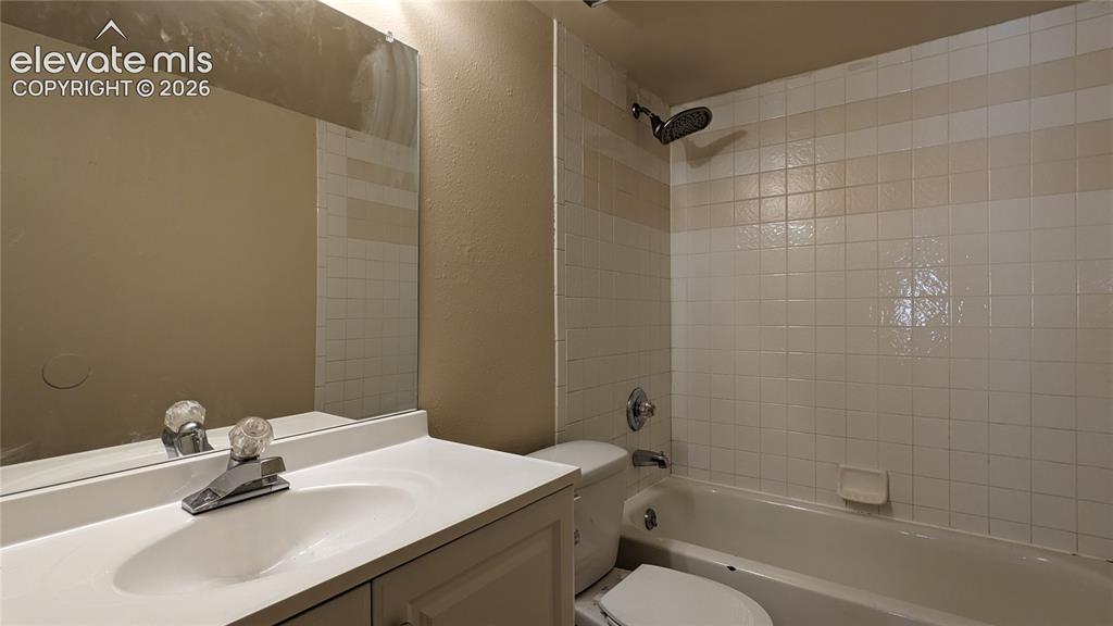 Image 20 of 31: Bathroom