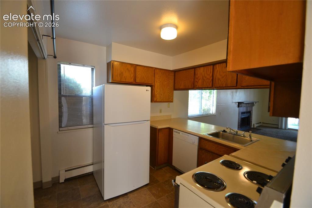 Image 5 of 31: Kitchen