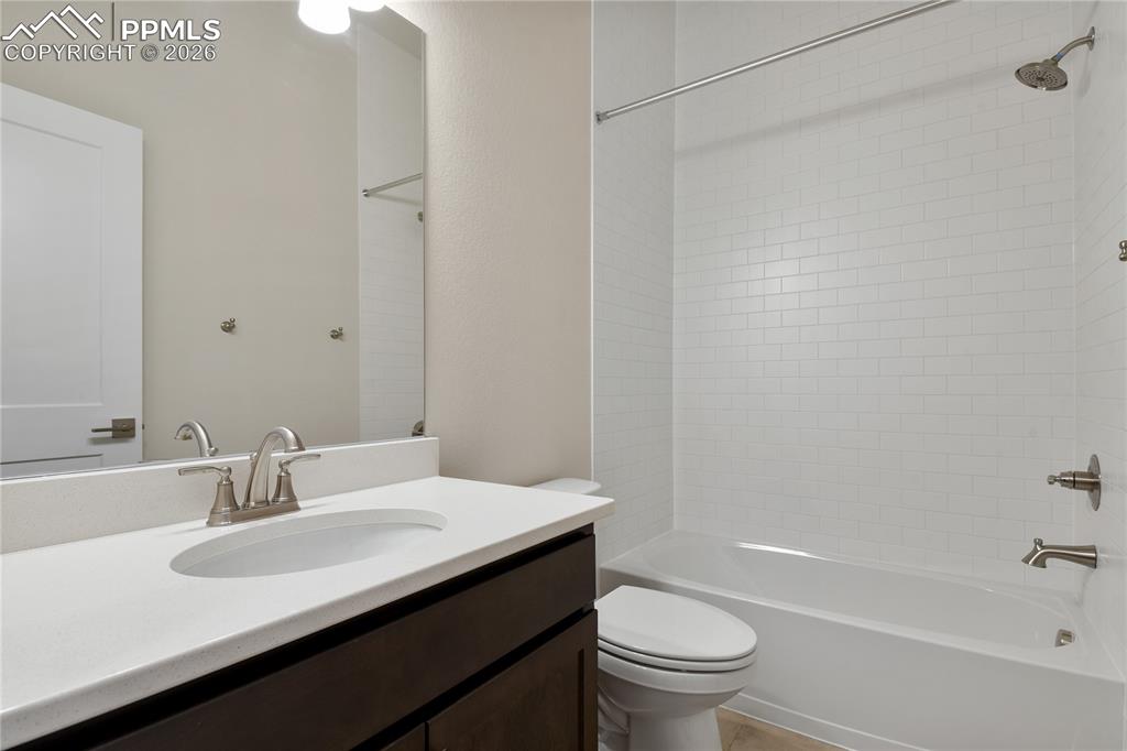 Image 21 of 35: Full main level bath