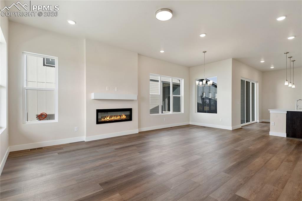 Image 36 of 42: Living Room