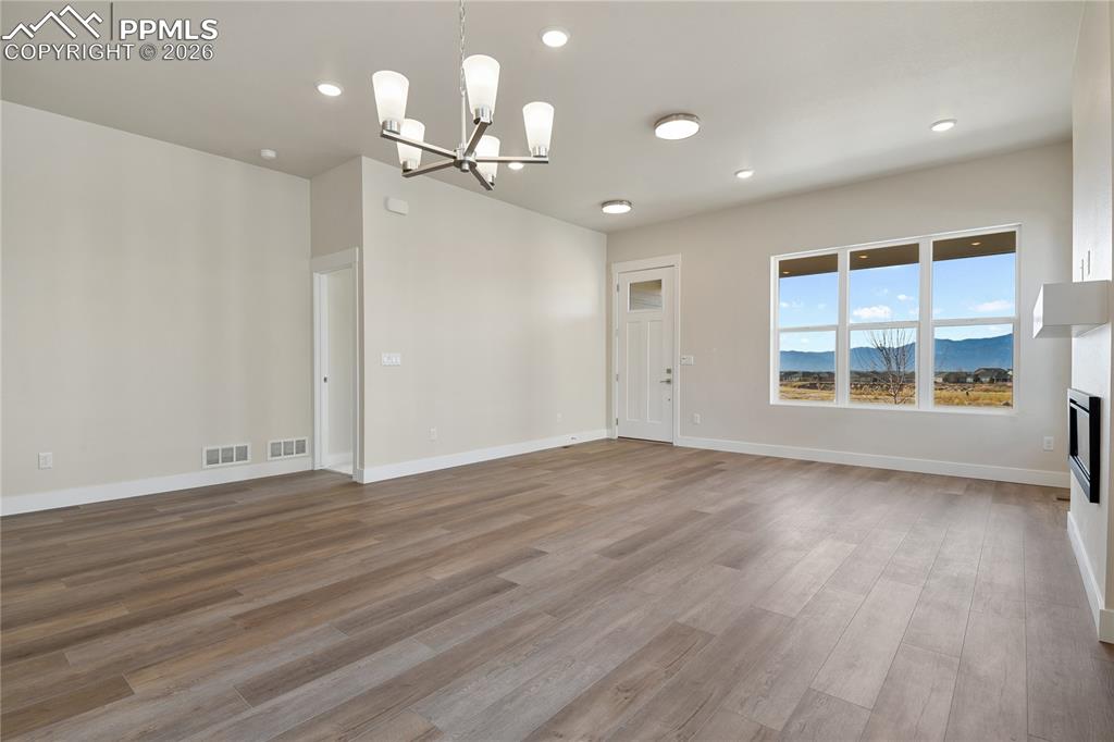 Image 6 of 35: Dining Room