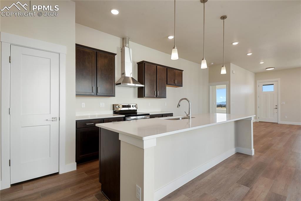 Image 8 of 35: Kitchen