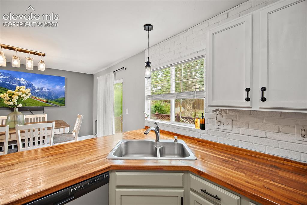 Image 11 of 47: Kitchen