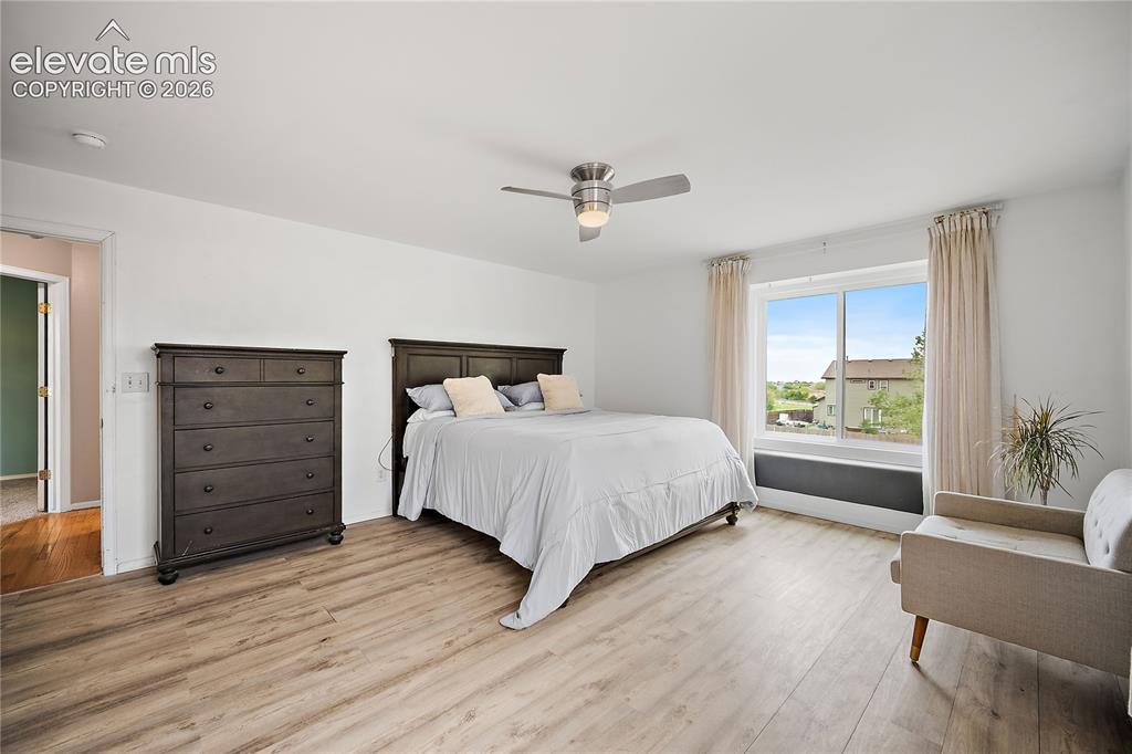 Image 18 of 47: Bedroom