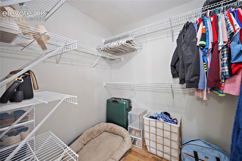 Image 21 of 47: Closet
