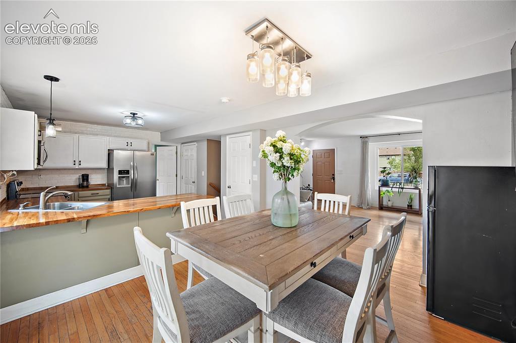 Image 7 of 47: Dining Area