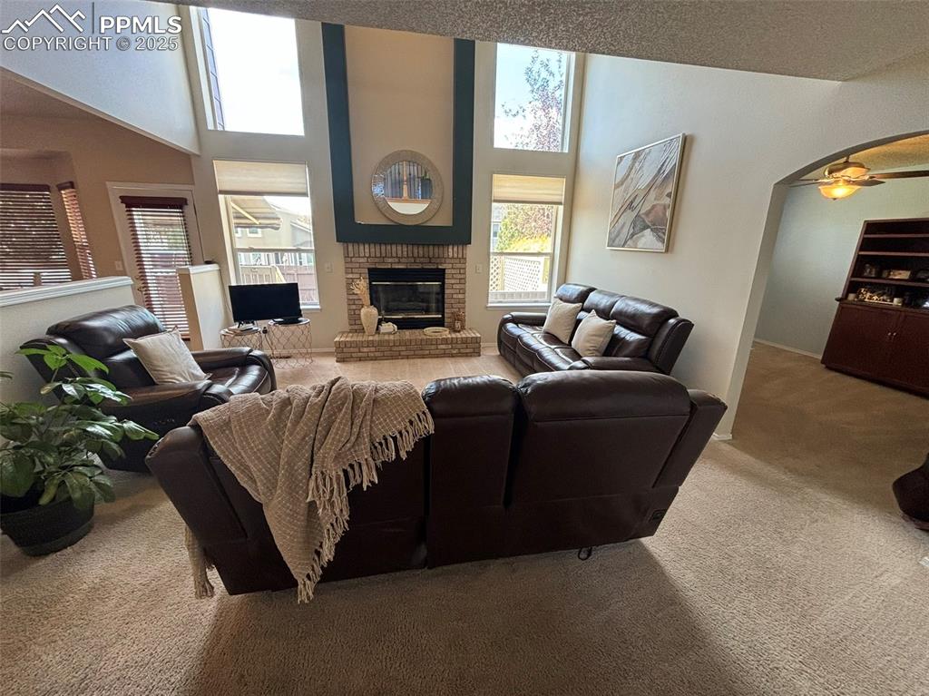 Image 12 of 45: Great Room