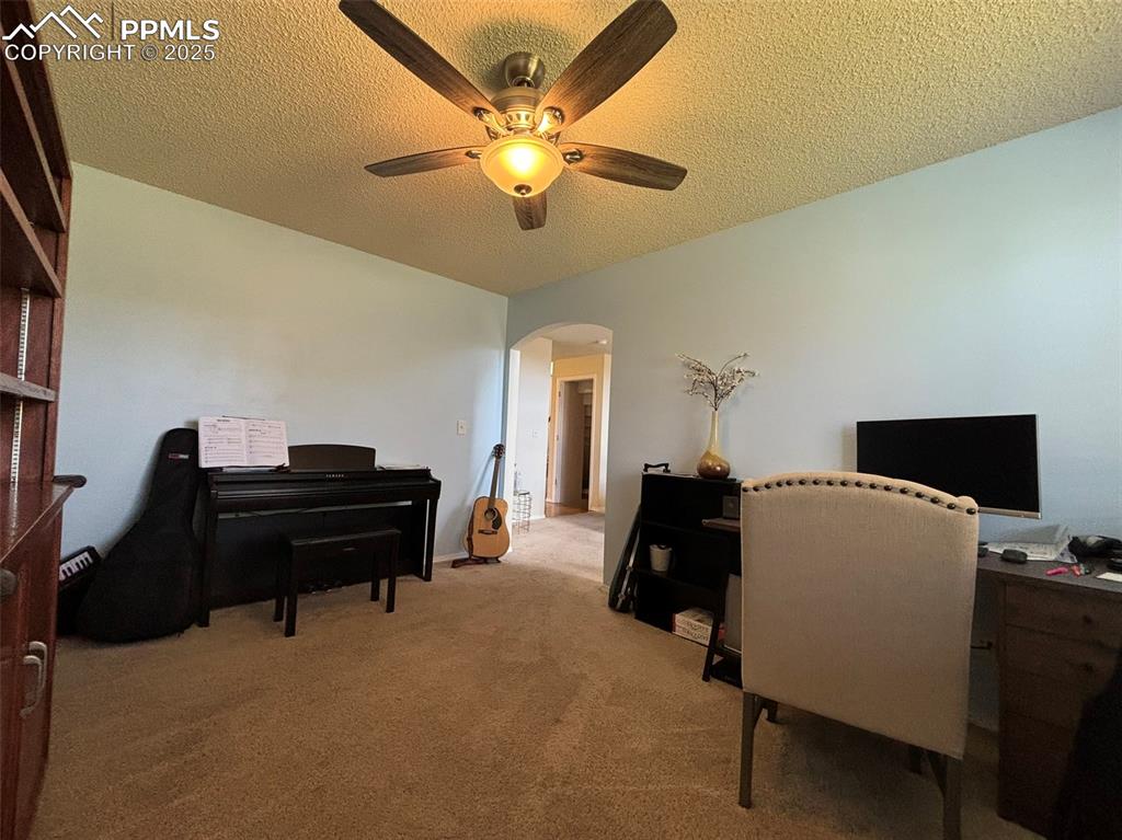 Image 19 of 45: Office