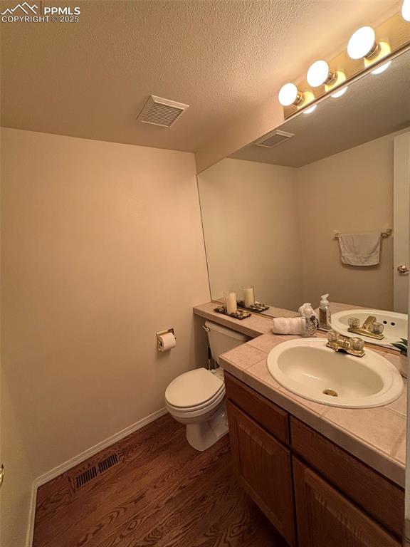 Image 25 of 45: Bathroom