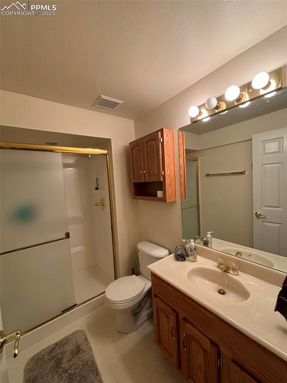 Image 27 of 45: Bathroom