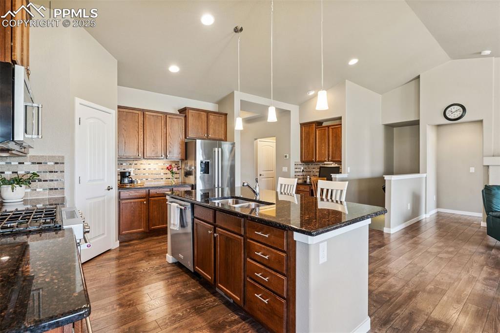 Image 16 of 47: Kitchen