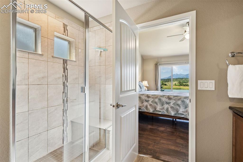 Image 30 of 47: Oversized Shower