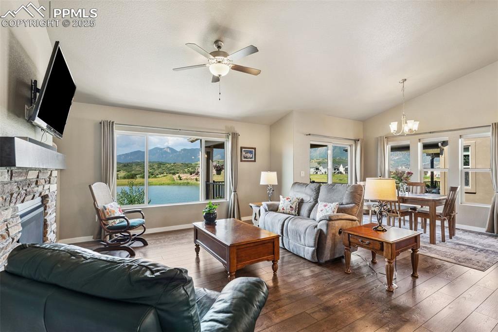 Image 7 of 47: Open Floor Plan