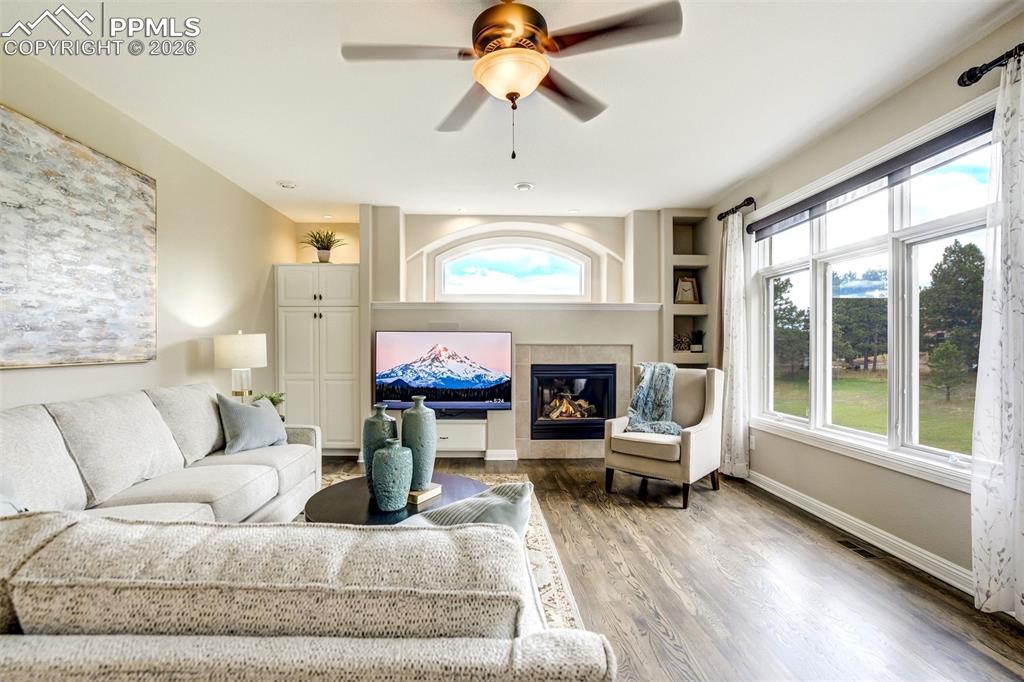 Image 11 of 49: Living Room