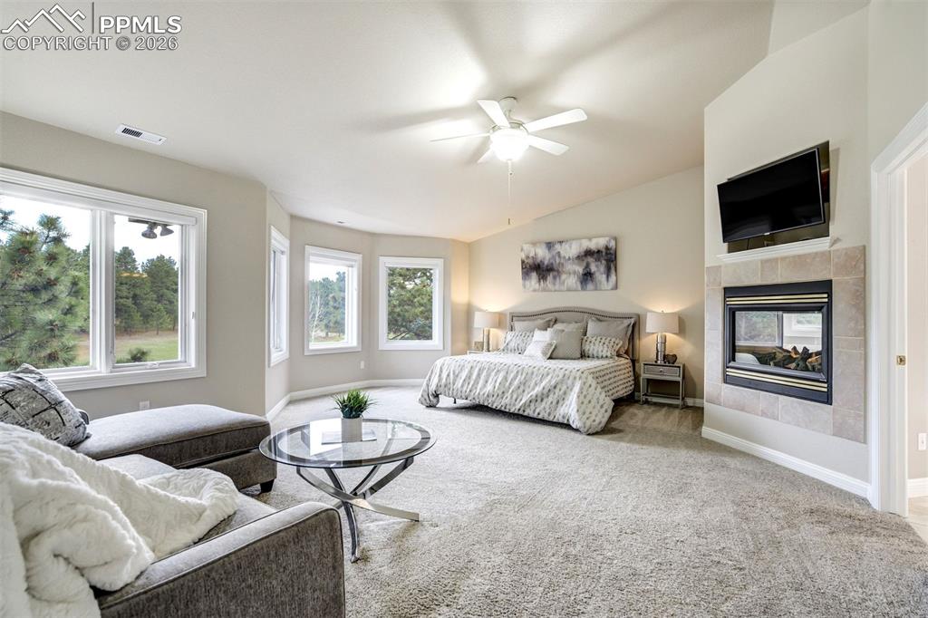 Image 24 of 49: Bedroom