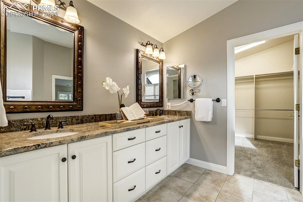 Image 28 of 49: Bathroom