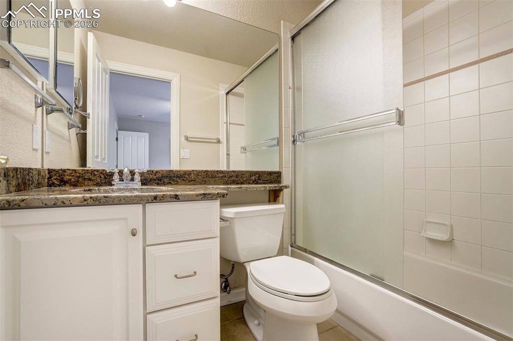 Image 31 of 49: Bathroom