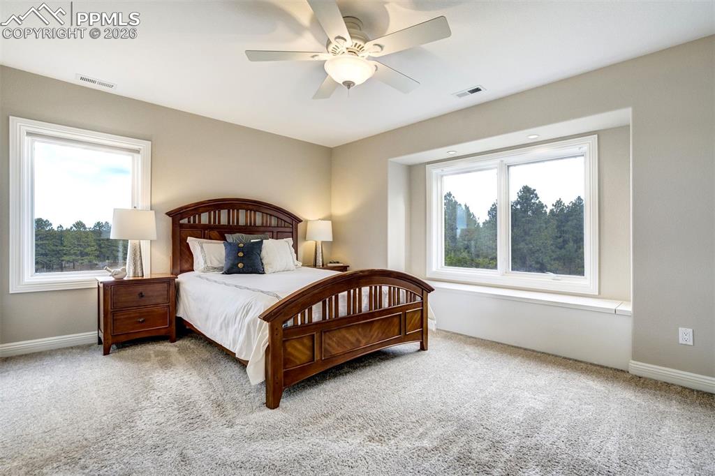 Image 34 of 49: Bedroom