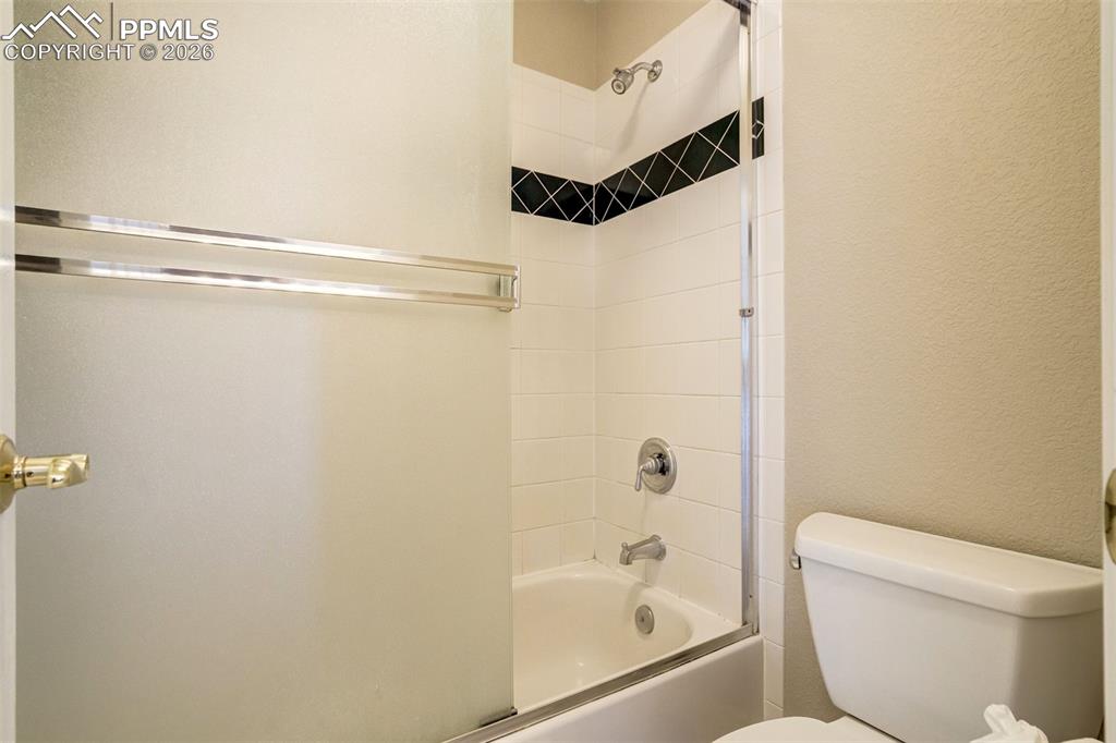 Image 35 of 49: Bathroom