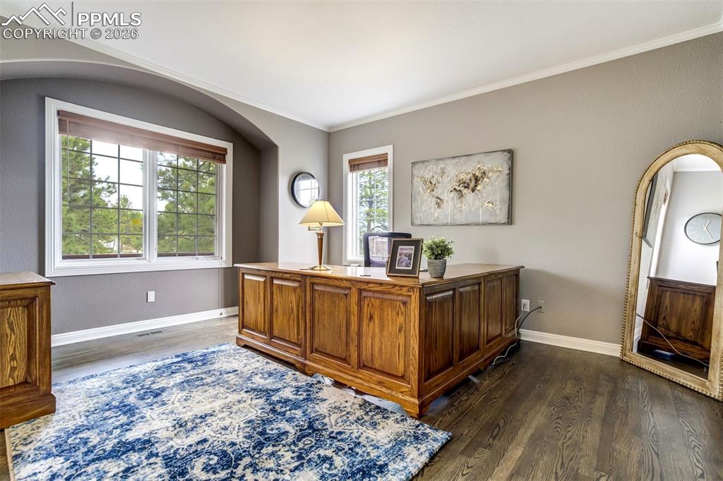 Image 36 of 49: Office