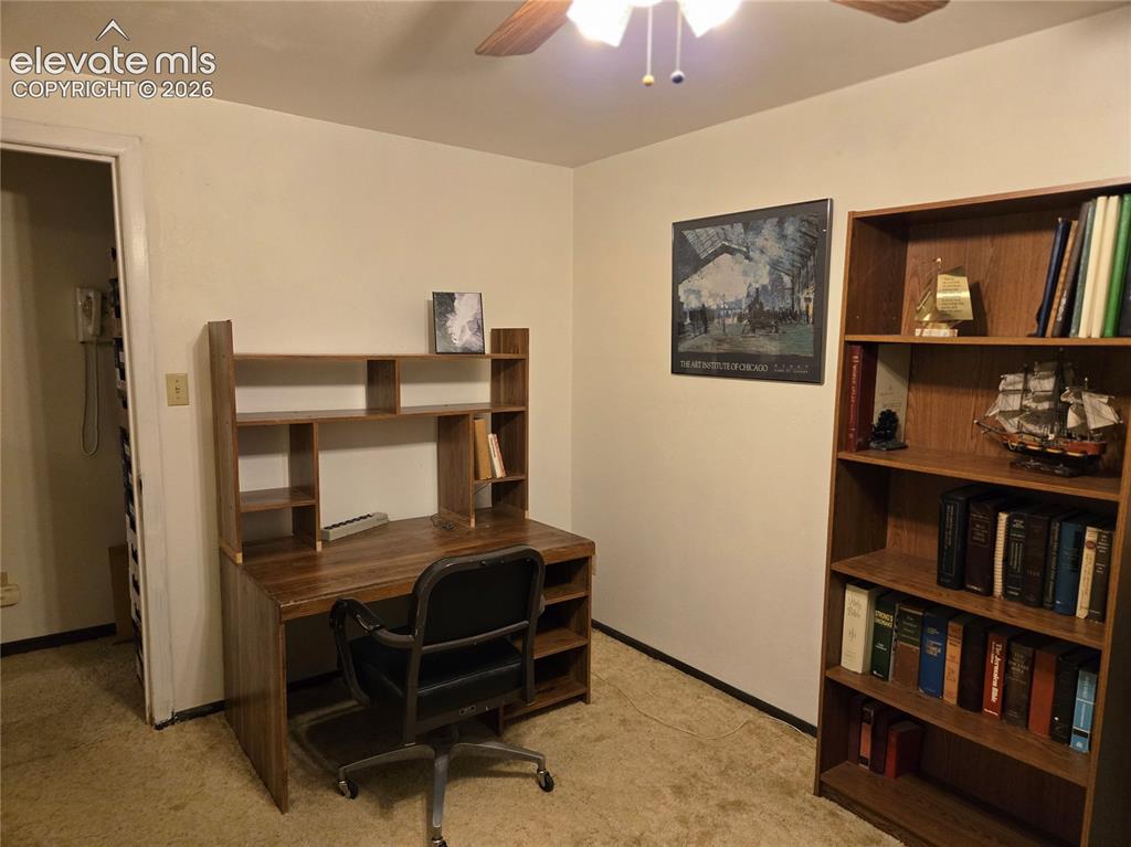 Image 19 of 21: Office
