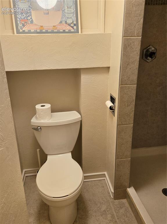 Image 21 of 21: Bathroom