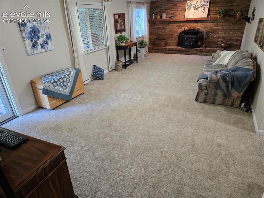 Image 7 of 21: Family Room