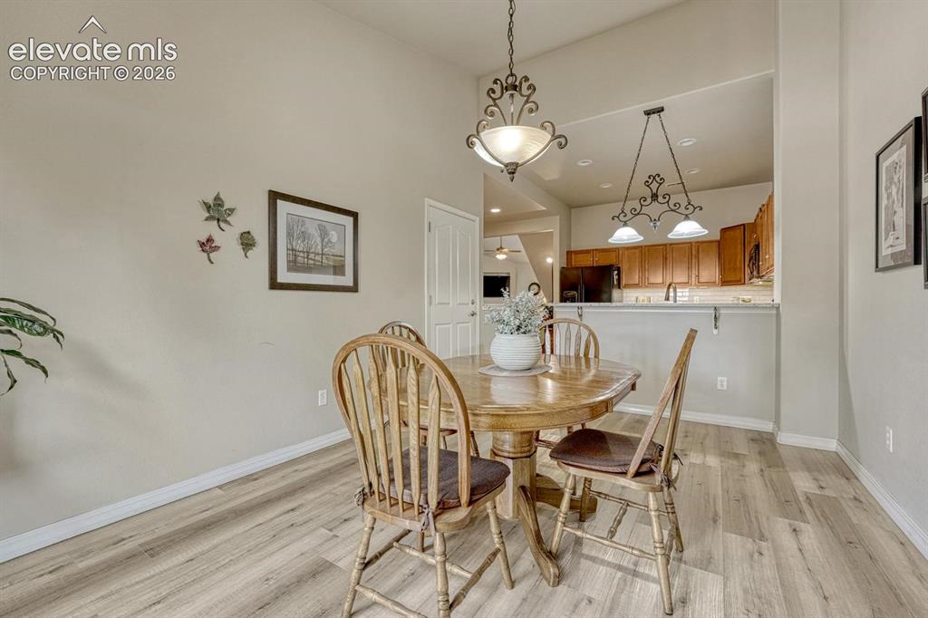 Image 14 of 38: Dining Area