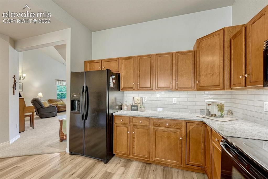 Image 18 of 38: Kitchen
