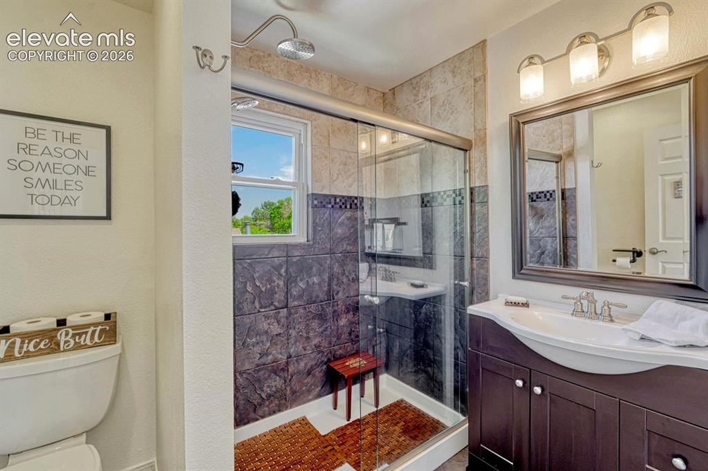 Image 23 of 50: Spacious walk-in shower in the en suite bathroom