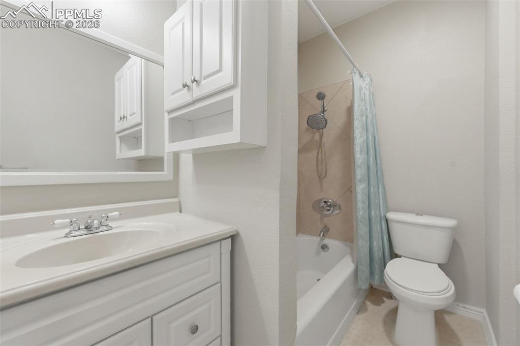 Image 15 of 31: Bathroom