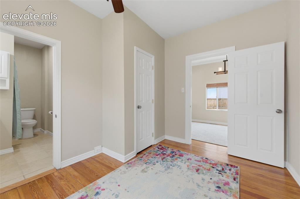 Image 15 of 27: Bedroom