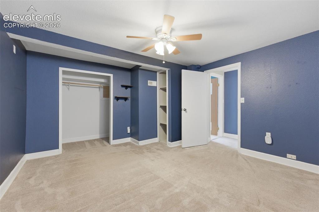 Image 17 of 27: PRIMARY BEDROOM