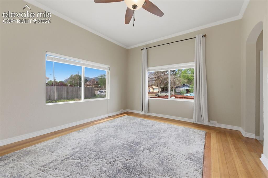 Image 7 of 27: Living Room