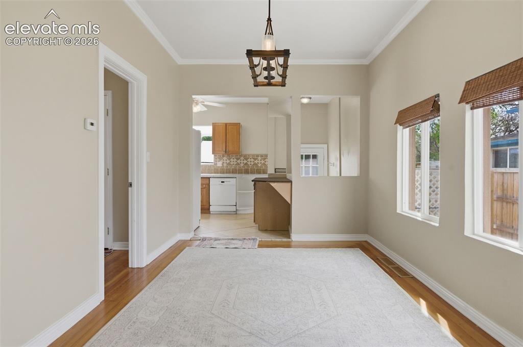 Image 8 of 27: Dining Room