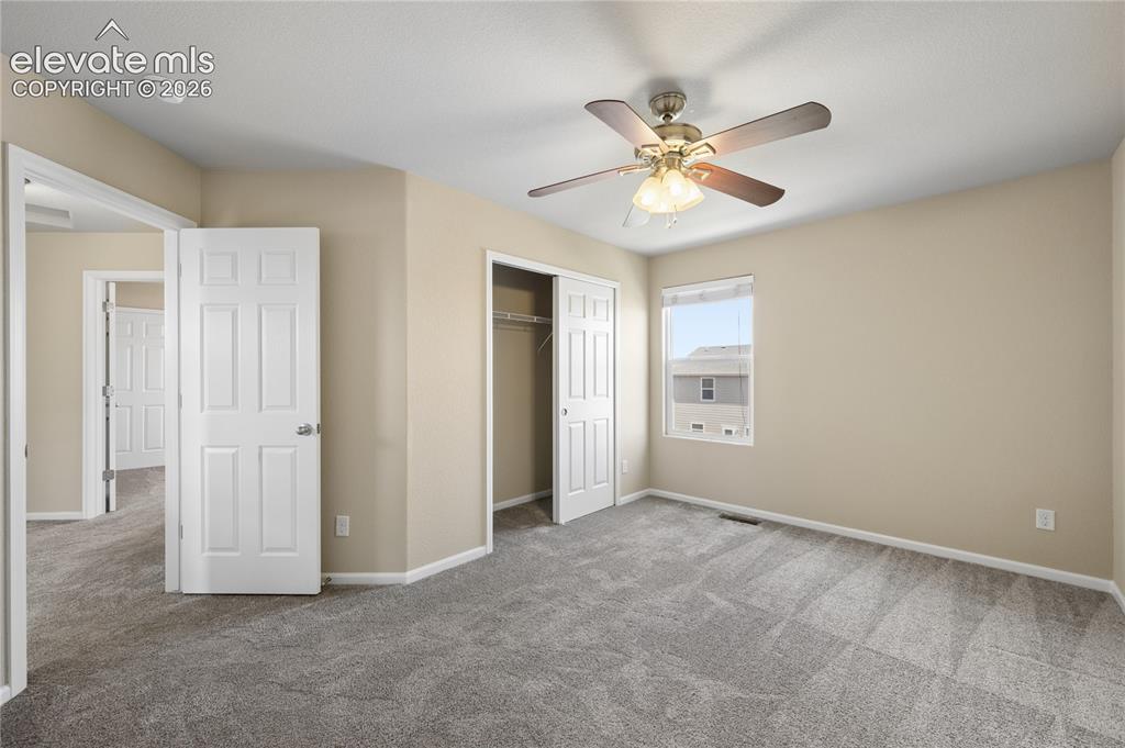 Image 10 of 20: Bedroom