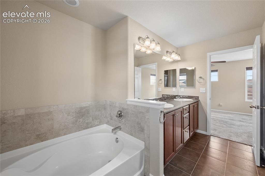 Image 7 of 20: Bathroom