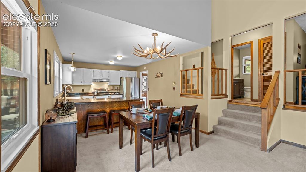 Image 22 of 43: Dining Area