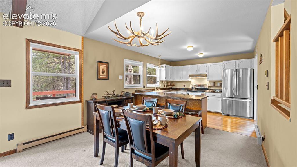 Image 23 of 43: Dining Area