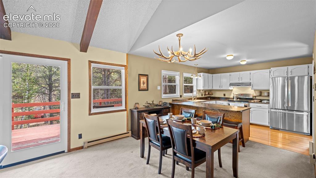 Image 30 of 43: Dining Area