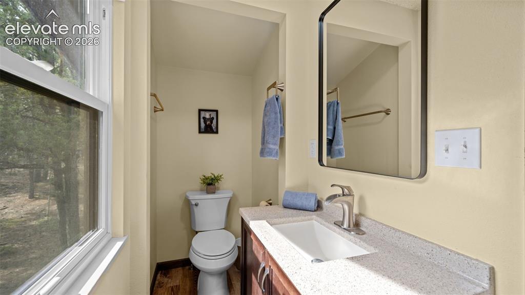 Image 35 of 43: Ensuite 2nd bath