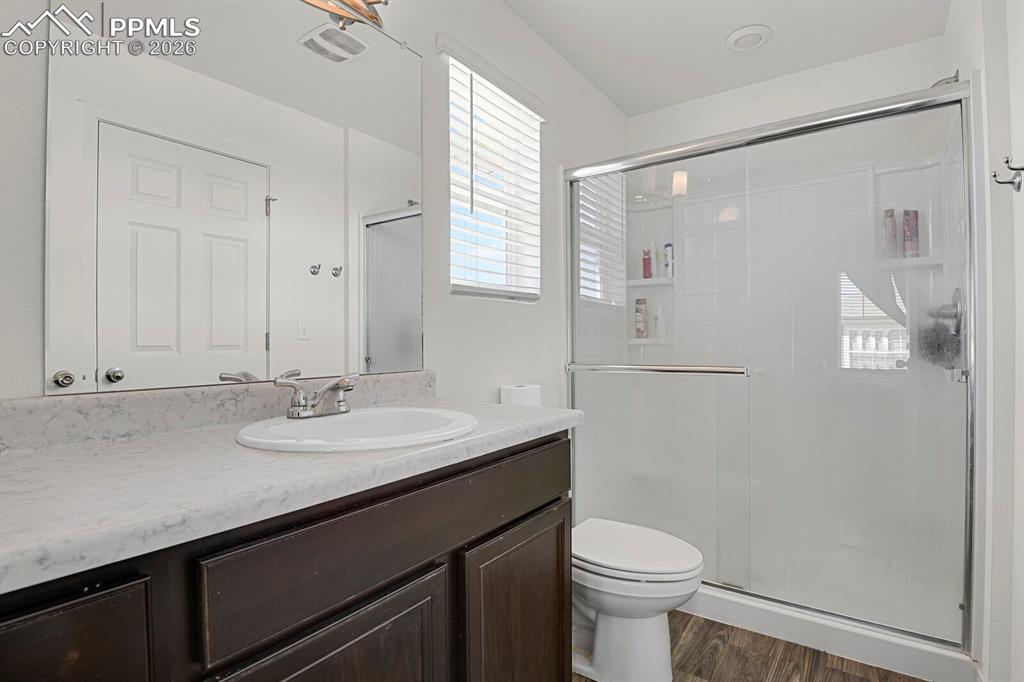 Image 16 of 23: Bathroom