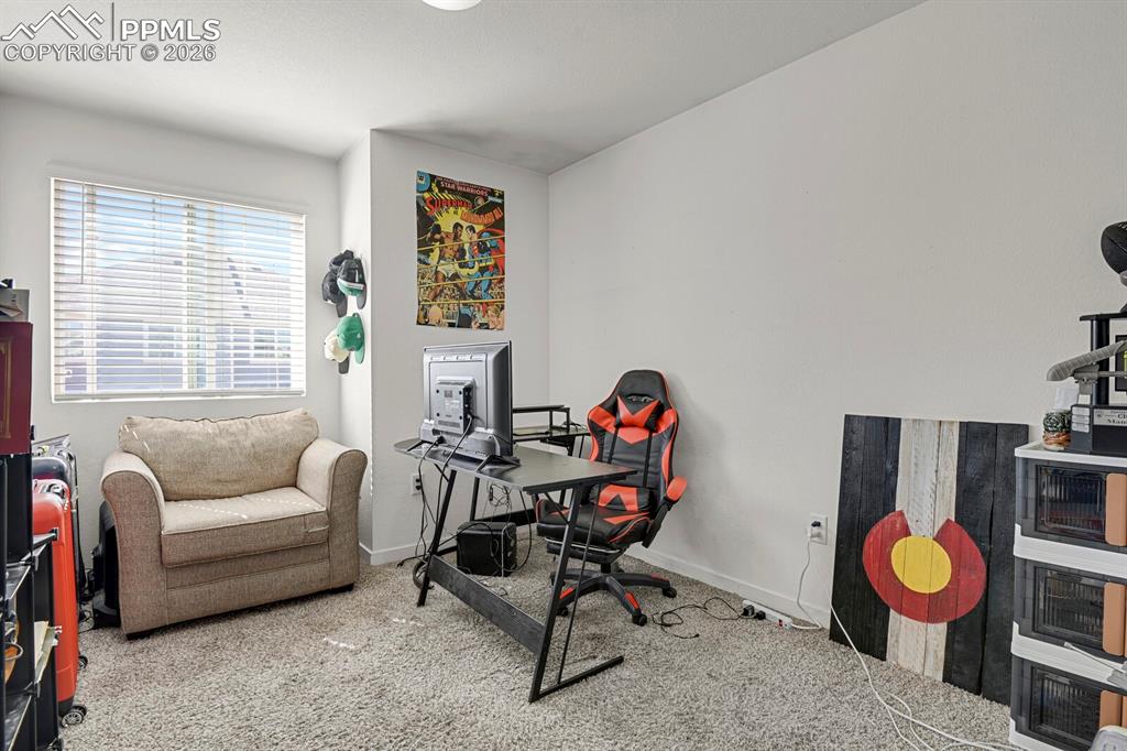 Image 18 of 23: Office