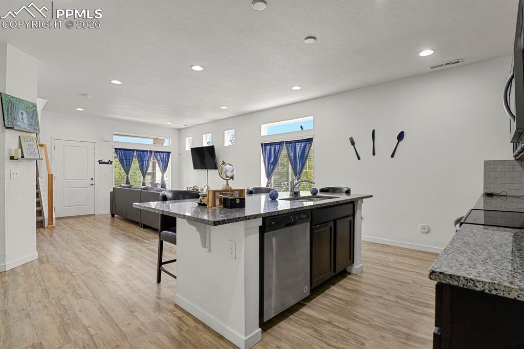 Image 9 of 23: Kitchen