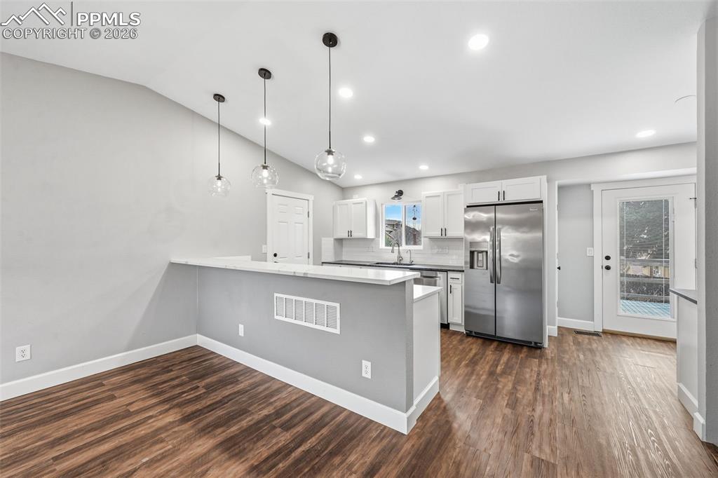 Image 10 of 39: Dining Area