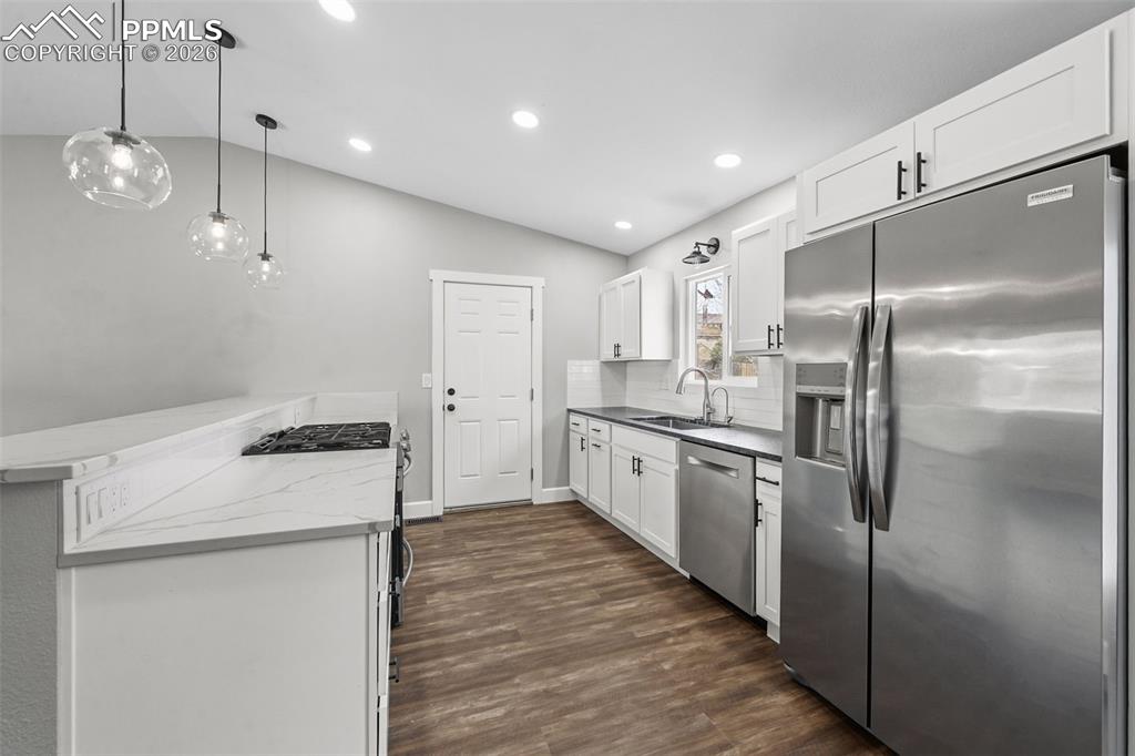 Image 11 of 39: Kitchen