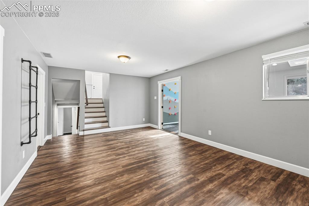 Image 21 of 39: Living Room