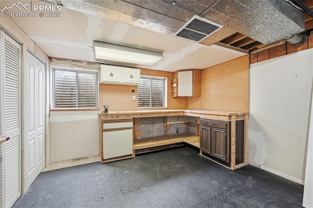 Image 27 of 39: Laundry